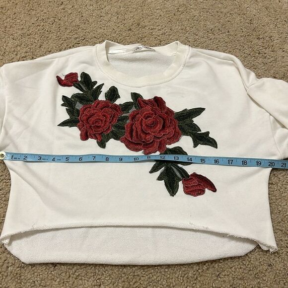 Saints + Secrets Cropped Sweatshirt with roses - Picture 7 of 8